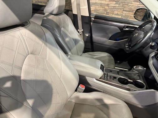 Blizzard Pearl 2021 Toyota Highlander Hybrid Platinum