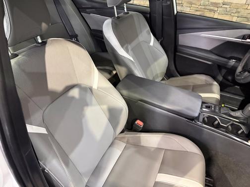 Ice Cap 2025 Toyota Camry SE