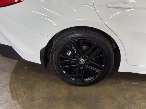 Ice Cap 2025 Toyota Camry SE