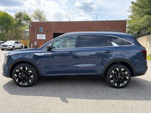 Midnight 2025 Kia Sorento EX