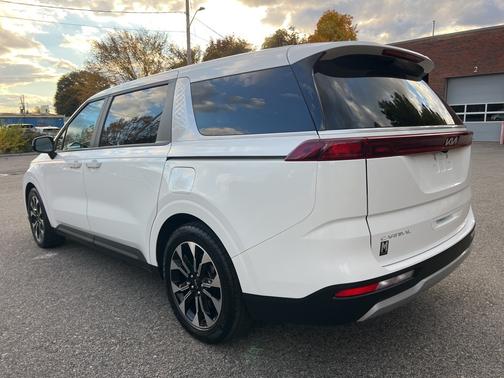 2023 Kia Carnival EX