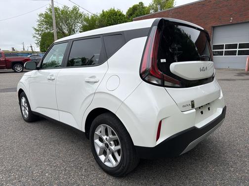 Snow White Pearl 2023 Kia Soul S