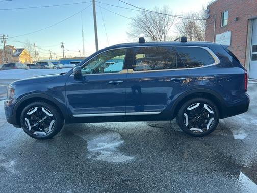 Midnight Lake Blue 2023 Kia Telluride S