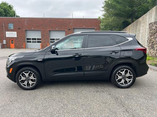 2023 Kia Seltos EX