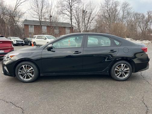 Aurora Black Pearl 2023 Kia Forte LXS