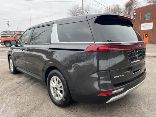 2024 Kia Carnival LX