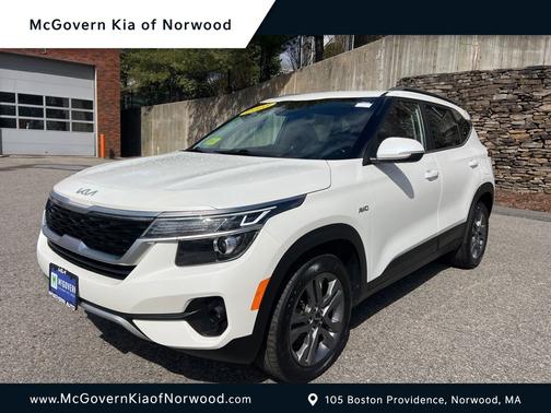 Snow White Pearl 2023 Kia Seltos S