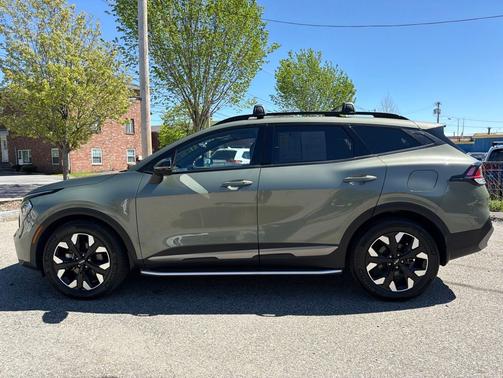 Green 2023 Kia Sportage Plug-In Hybrid X-Line