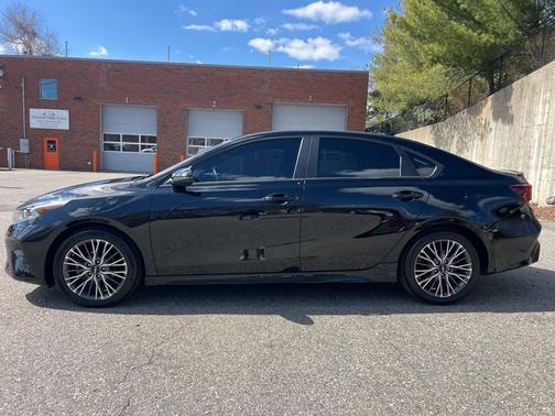 Aurora Black Pearl 2023 Kia Forte GT-Line