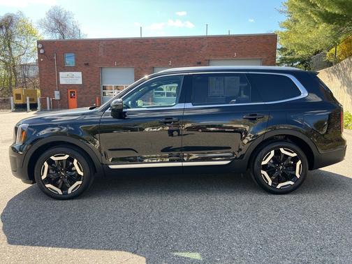Ebony Black 2024 Kia Telluride EX