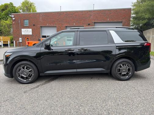Aurora Black 2025 Kia Carnival Hybrid EX
