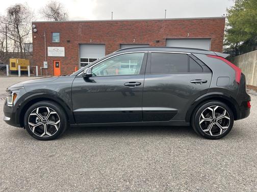 Graphite Gray 2023 Kia Niro EX Touring