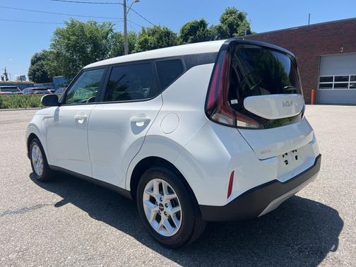 2024 Kia Soul LX