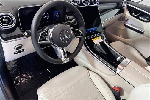 Verde 2025 Mercedes-Benz GLC 350e Base 4MATIC