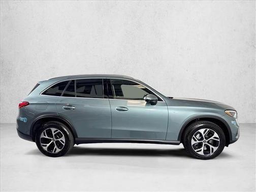 Verde 2025 Mercedes-Benz GLC 350e Base 4MATIC