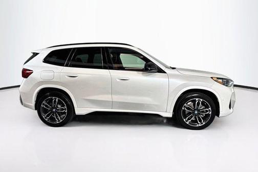 Mineral White Metallic 2023 BMW X1 xDrive28i