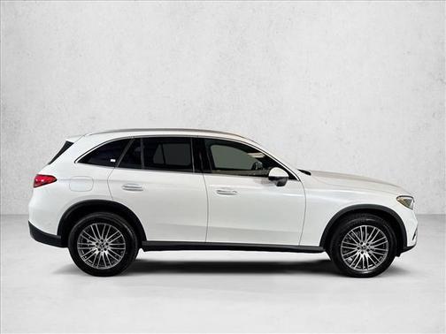 MANUFAKTUR Moonlight White Metallic 2026 Mercedes-Benz GLC 300 Base 4MATIC