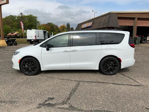 2024 Chrysler Pacifica Limited