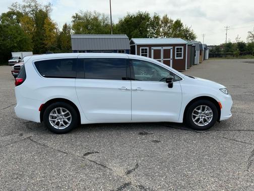 2024 Chrysler Pacifica Touring-L