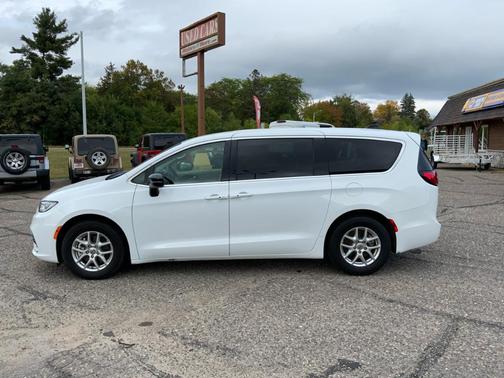 2024 Chrysler Pacifica Touring-L