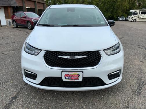 2024 Chrysler Pacifica Touring-L