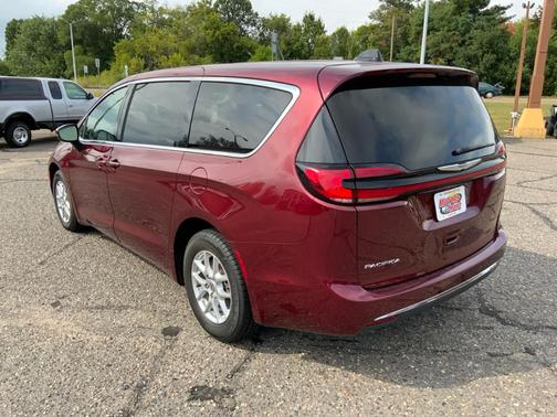 2023 Chrysler Pacifica Touring-L