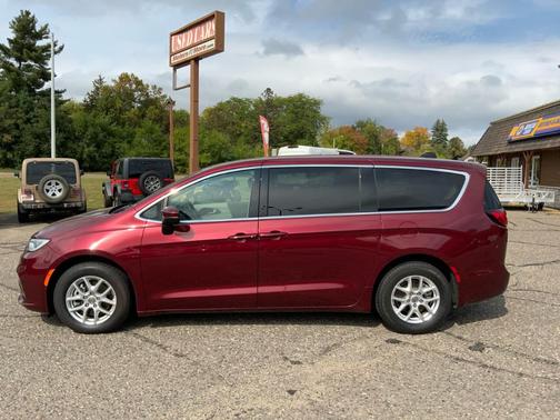 2023 Chrysler Pacifica Touring-L