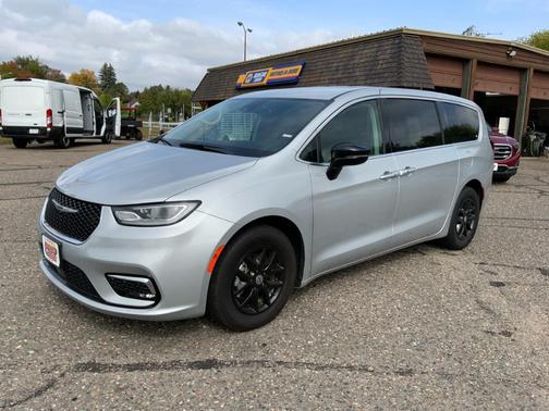 2024 Chrysler Pacifica Touring-L