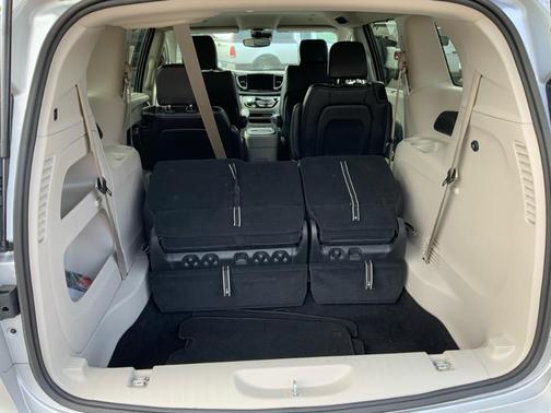 2024 Chrysler Pacifica Touring-L