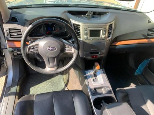Ice Silver Metallic 2014 Subaru Outback 2.5i Limited