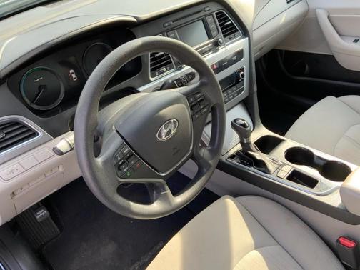2016 Hyundai SONATA Hybrid SE