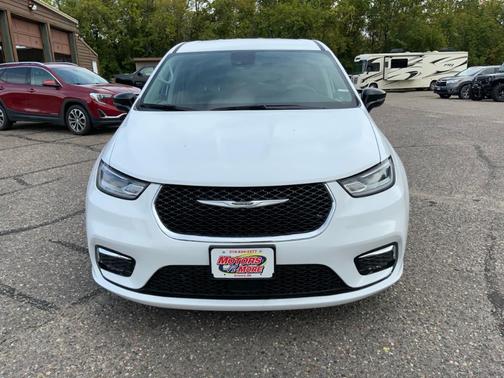 2024 Chrysler Pacifica Touring-L