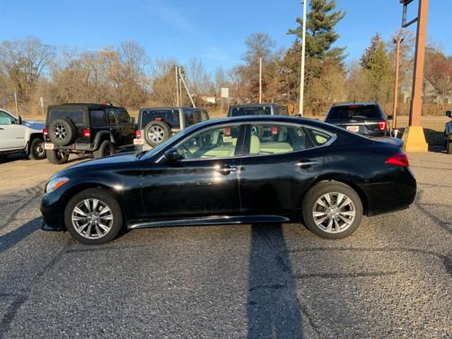 2012 INFINITI M56x Base