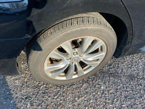 2012 INFINITI M56x Base