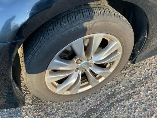 2012 INFINITI M56x Base