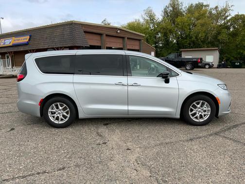 2024 Chrysler Pacifica Touring-L