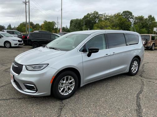 2024 Chrysler Pacifica Touring-L