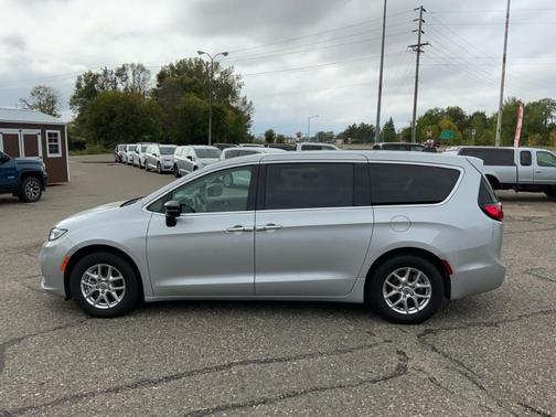 2024 Chrysler Pacifica Touring-L