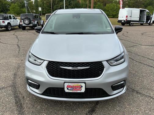 2024 Chrysler Pacifica Touring-L