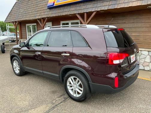 Red 2014 Kia Sorento LX