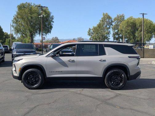 Sandstone Gray 2026 Chevrolet Traverse AWD Z71