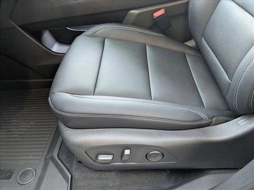 Summit White 2026 Chevrolet Traverse LT