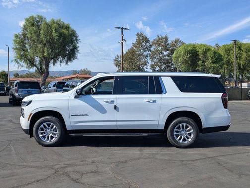 2025 Chevrolet Suburban LS