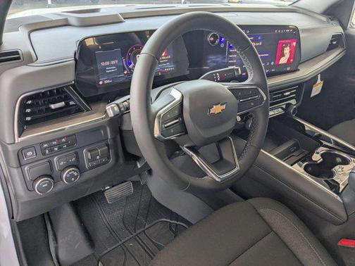2025 Chevrolet Suburban LS