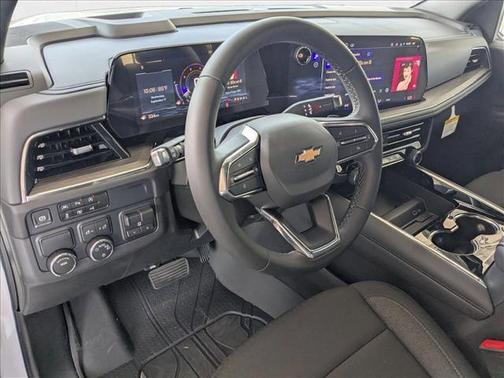 2025 Chevrolet Suburban LS