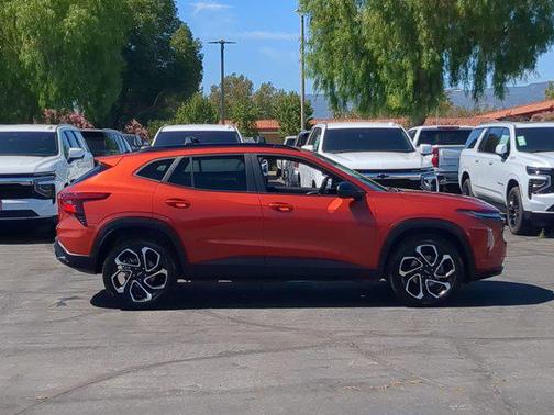 Cayenne Orange Metallic 2024 Chevrolet Trax FWD 2RS