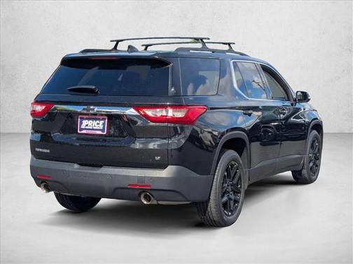Mosaic Black Metallic 2020 Chevrolet Traverse LT Cloth