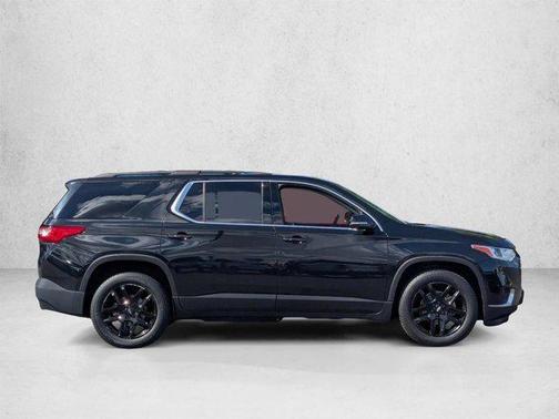 Mosaic Black Metallic 2020 Chevrolet Traverse LT Cloth