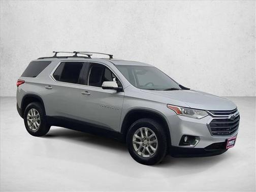 Silver Ice Metallic 2020 Chevrolet Traverse LT Cloth