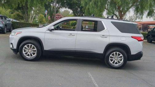 Silver Ice Metallic 2020 Chevrolet Traverse LT Cloth